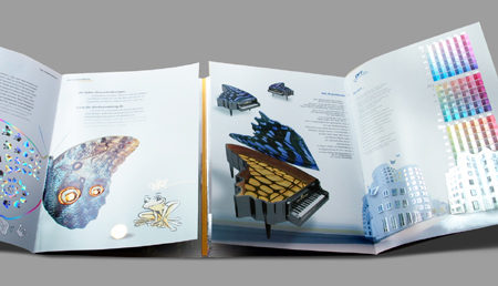 Unternehmens-Broschuere entfaltet mit vier Innenseiten